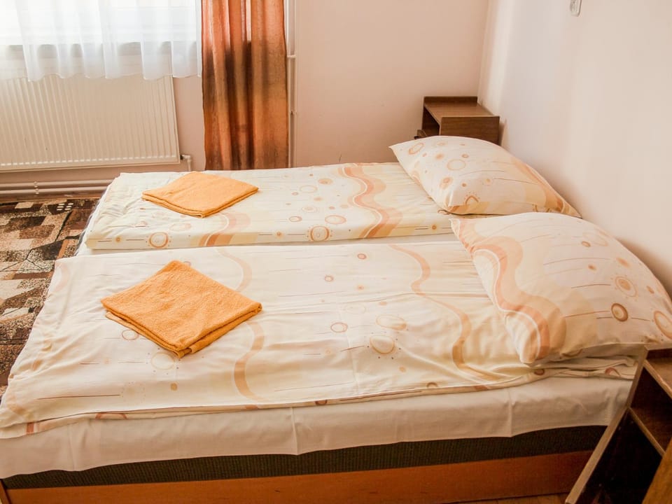 Bed, View (from property/room), Photo of the whole room, Decorative detail, Bedroom