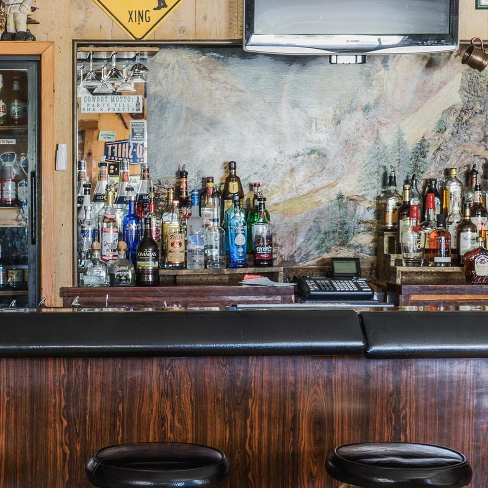 Restaurant/places to eat, Lounge or bar