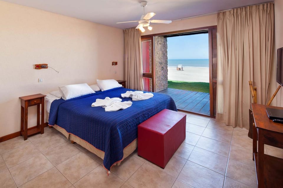 Photo of the whole room, Sea view