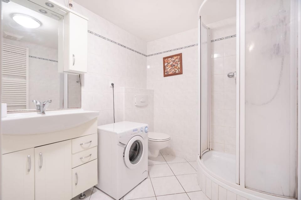 Shower, Toilet, Bathroom, washing machine