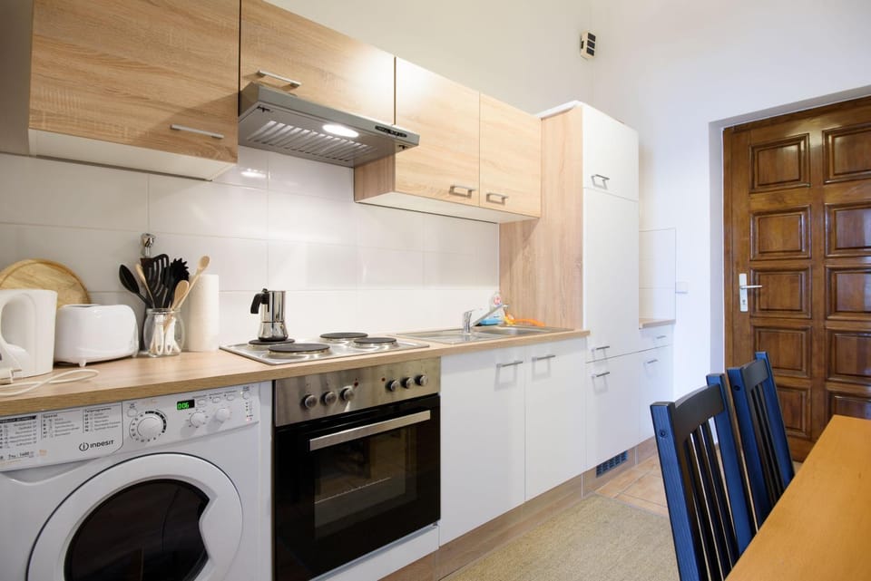 Coffee/tea facilities, Kitchen or kitchenette, Dining area