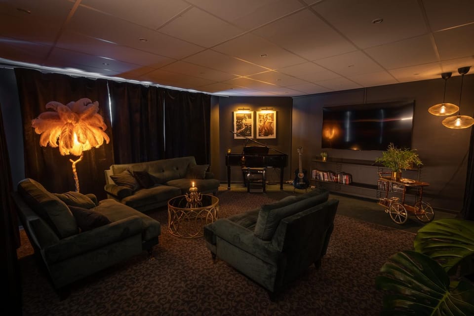 Living room, Seating area