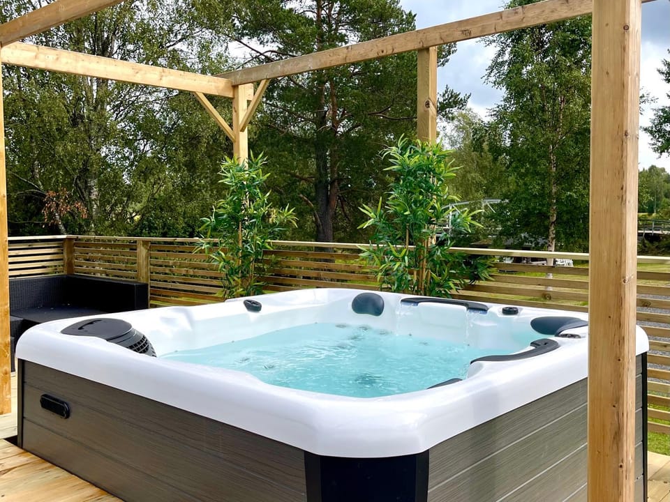 Hot Tub, Swimming pool