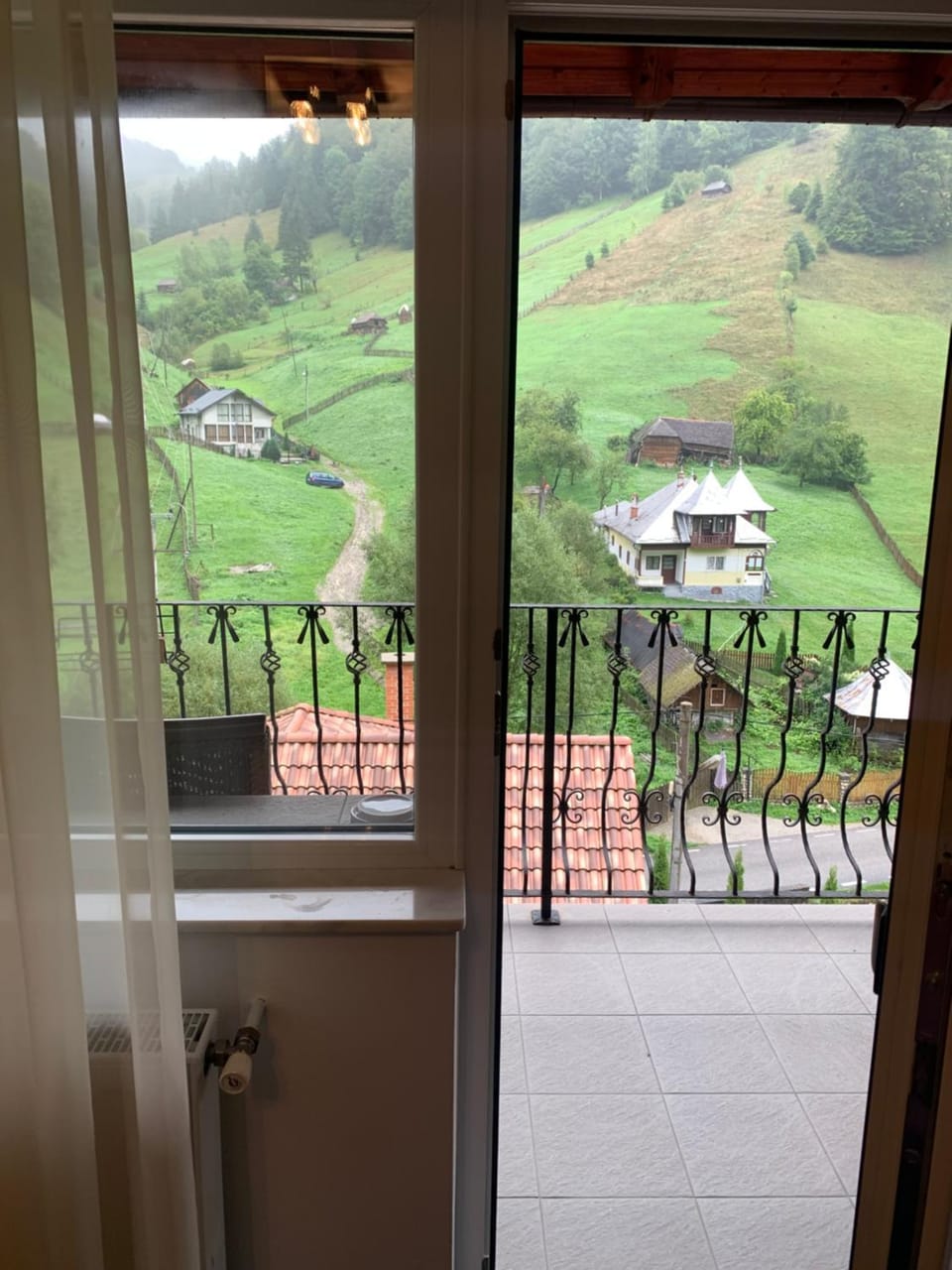 Pensiune Restaurant Piatra Craiului Bed and Breakfast in Brașov County