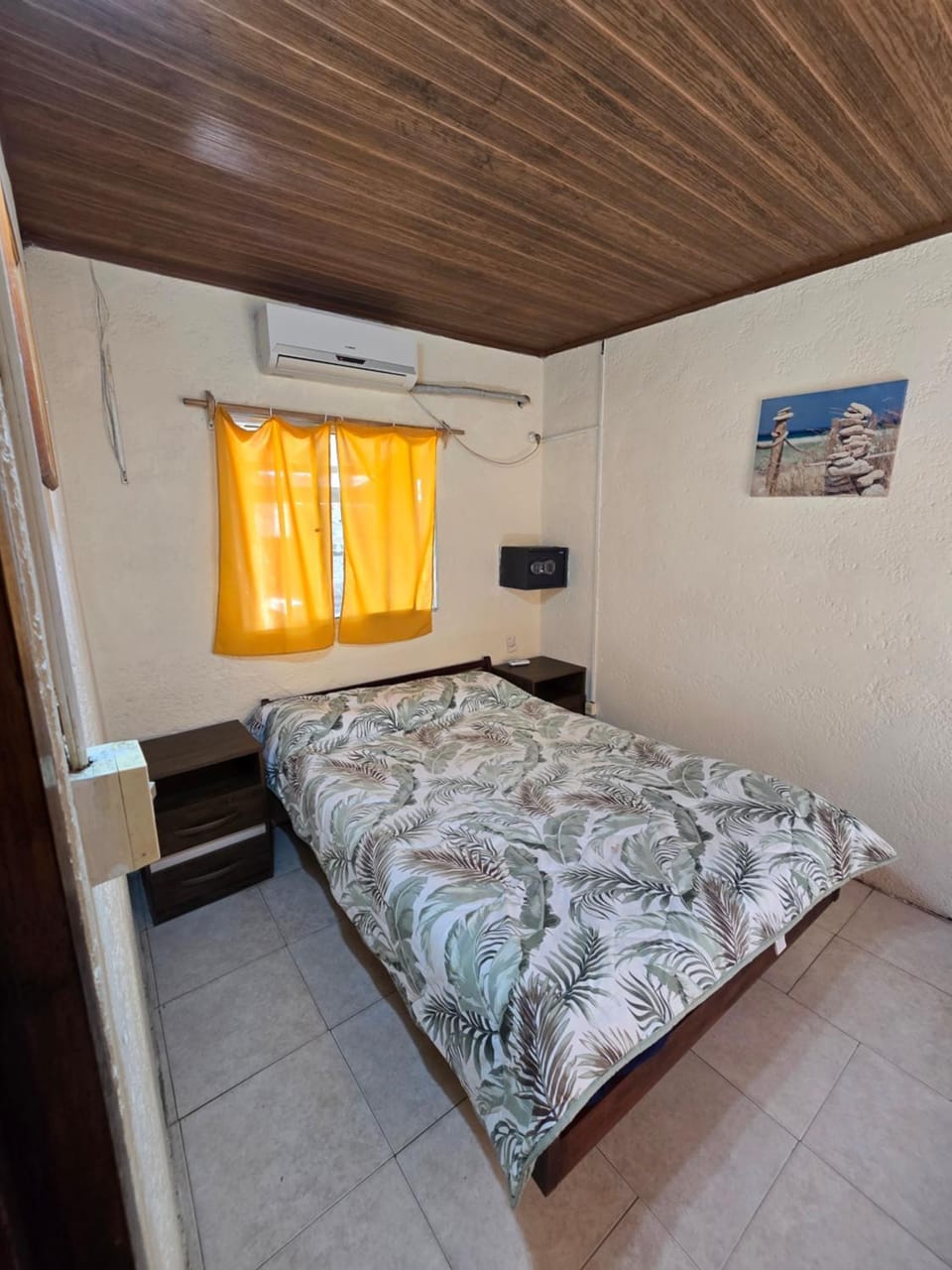 Bed, Photo of the whole room, Bedroom, air conditioner
