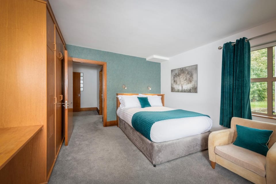 Bed, View (from property/room), Photo of the whole room, Seating area, Bedroom