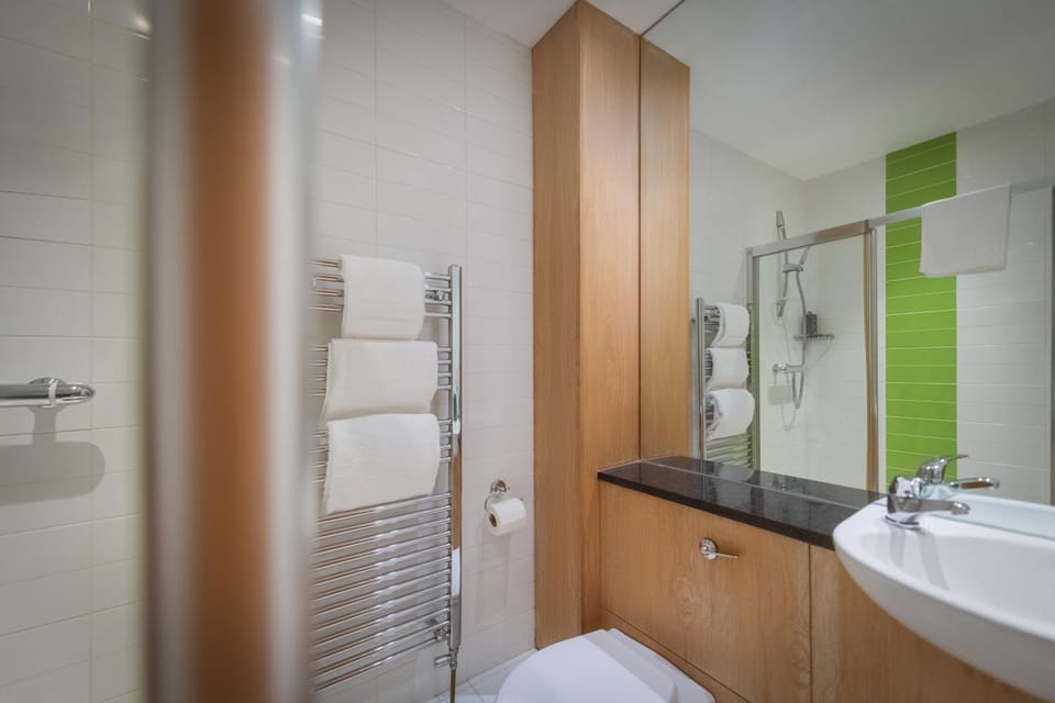 Shower, Bathroom, towels