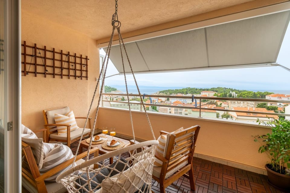 Balcony/Terrace, Landmark view, Quiet street view