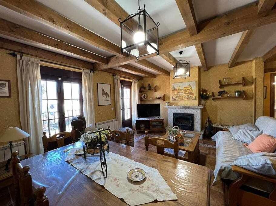 TV and multimedia, Living room, Seating area, Dining area, flat iron