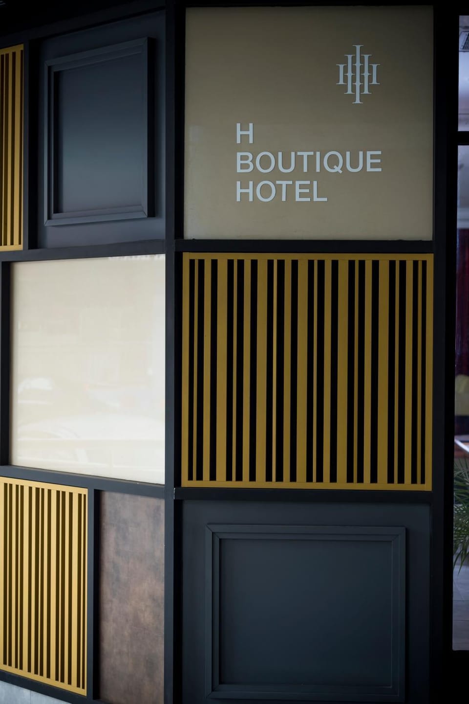 Facade/entrance