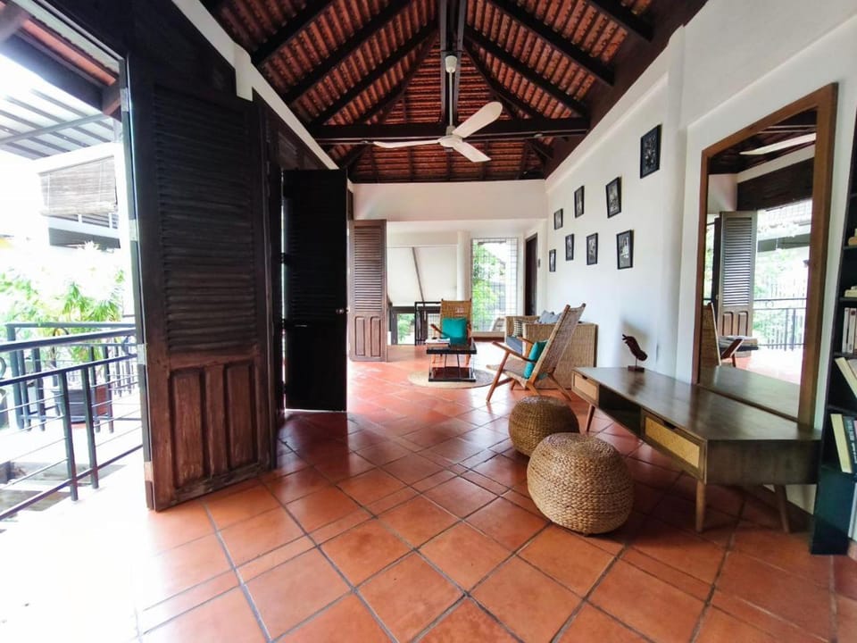 Communal lounge/ TV room, Library, Balcony/Terrace, Seating area