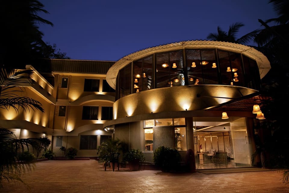 Facade/entrance, Night