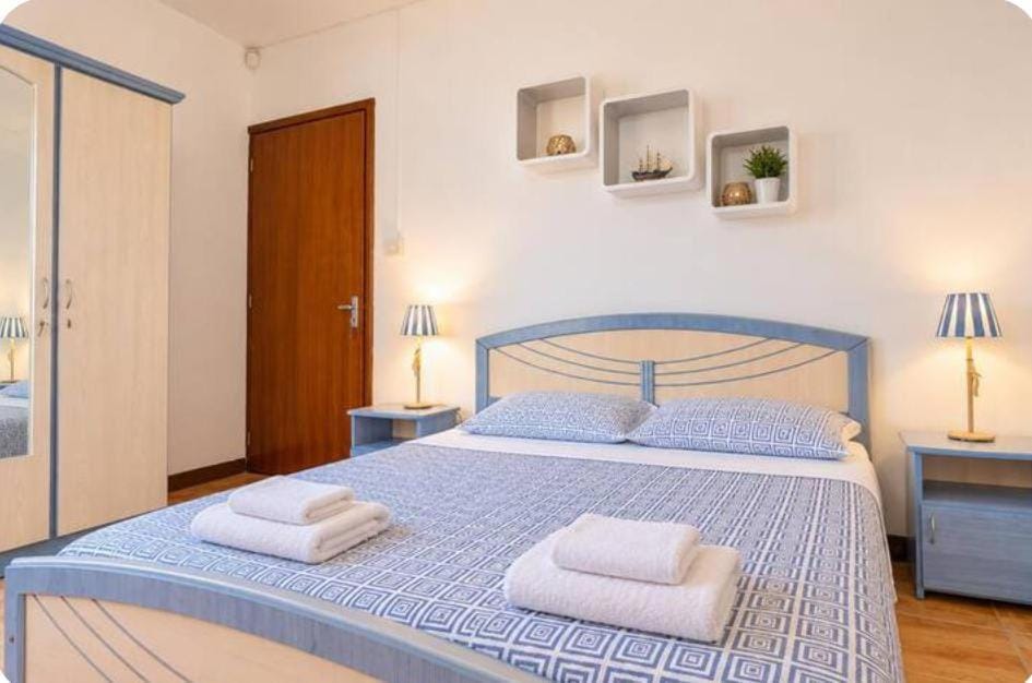 Bed, Photo of the whole room, Bedroom, towels, wardrobe