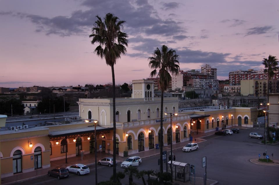 Property building, Nearby landmark, Restaurant/places to eat, Shopping Area