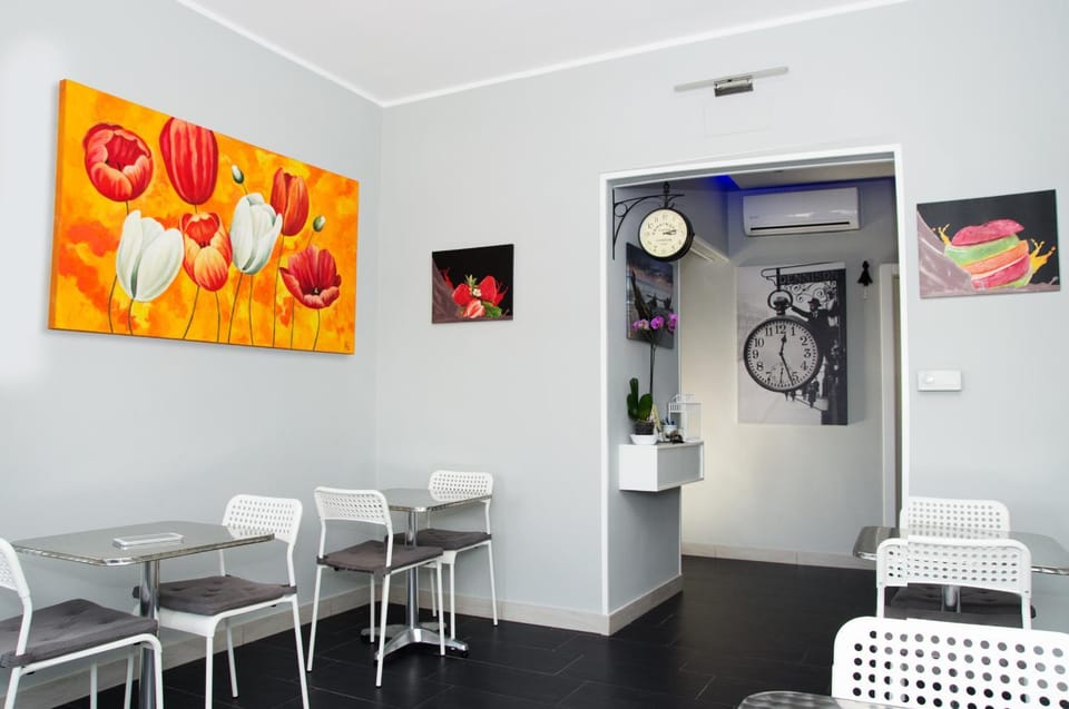 Communal lounge/ TV room, Lobby or reception