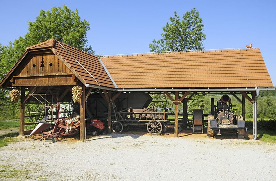 On site, Area and facilities