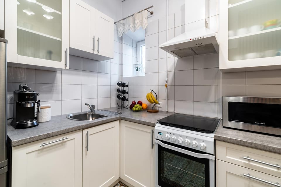 microwave, kitchen