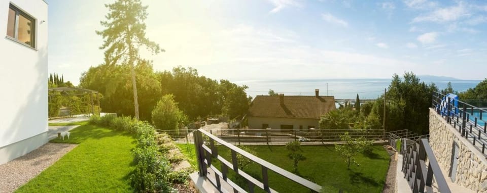 Facade/entrance, Children play ground, Balcony/Terrace, Sea view