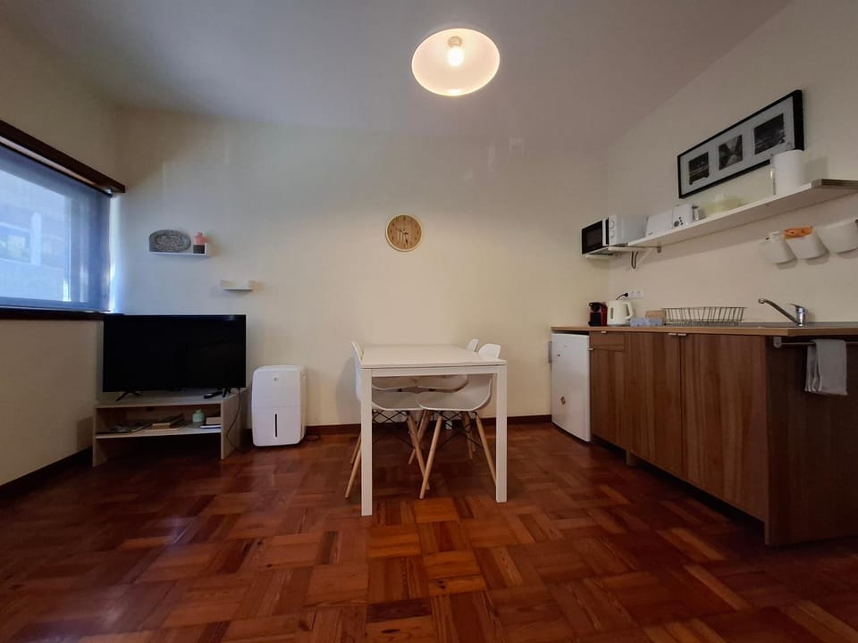 Studio 312 New Kitchen & Free Parking Apartment in Porto