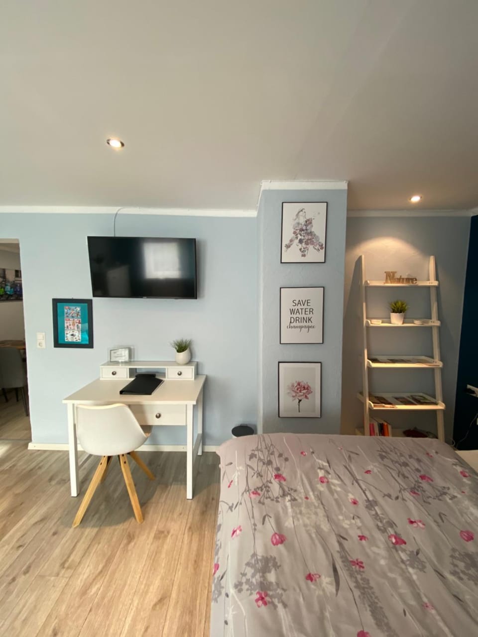 Communal lounge/ TV room