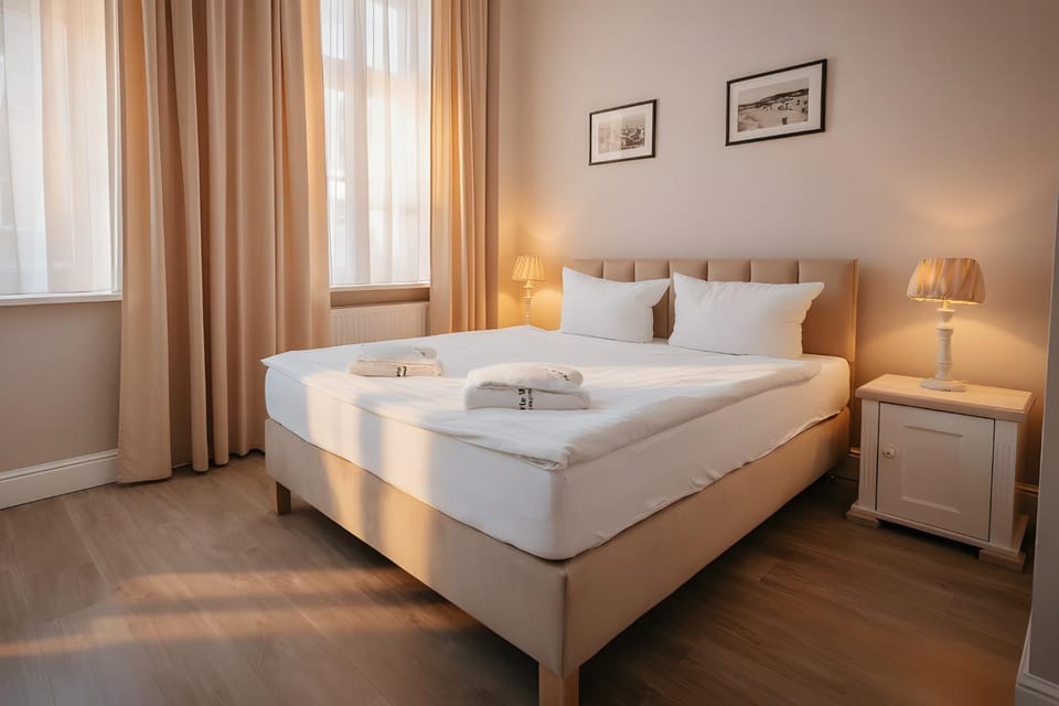 Bed, Photo of the whole room, Bedroom, towels