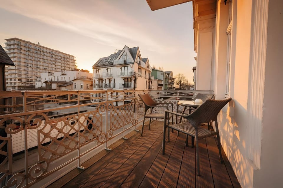 Property building, Day, View (from property/room), Balcony/Terrace