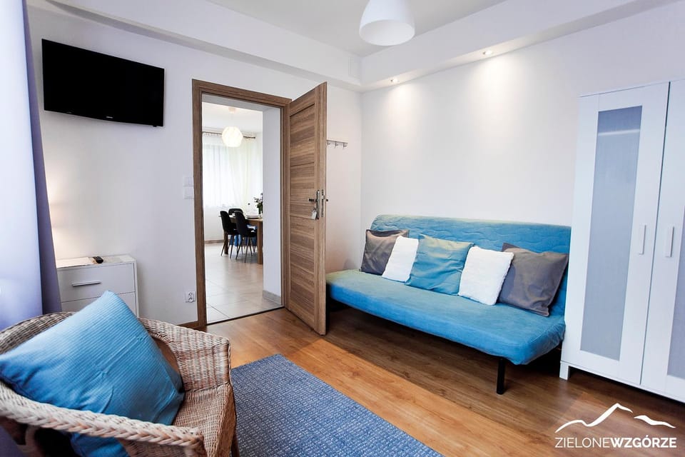 Communal lounge/ TV room, TV and multimedia, Living room, Seating area, Evening entertainment