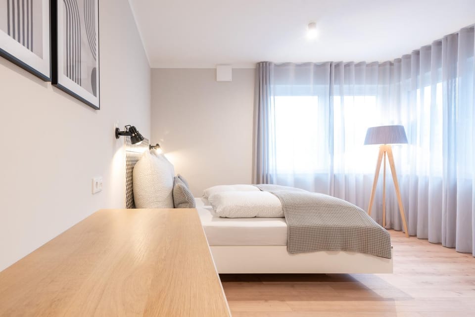 Bed, Photo of the whole room, Dining area, Bedroom