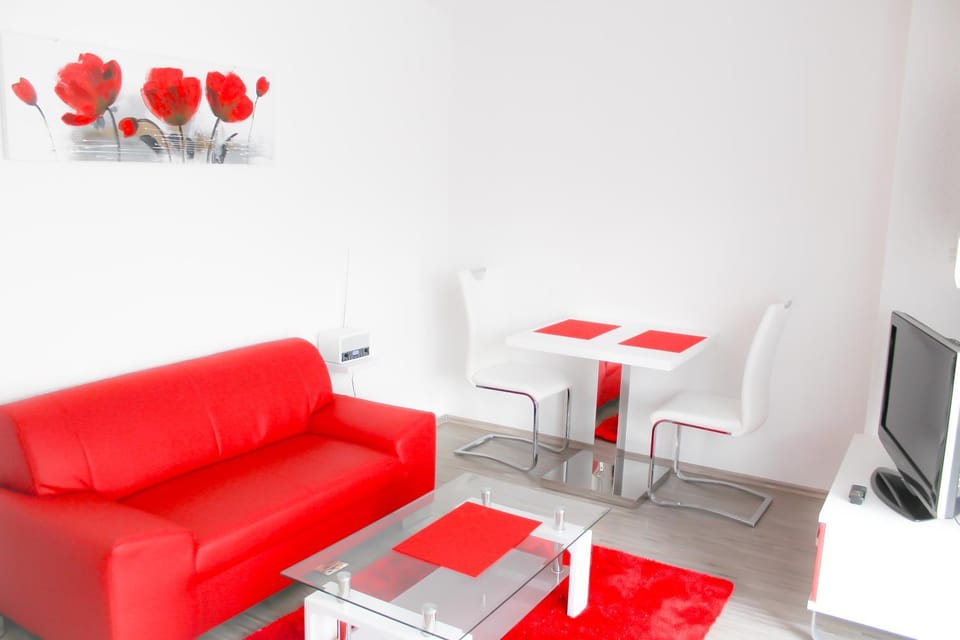 Photo of the whole room, Decorative detail