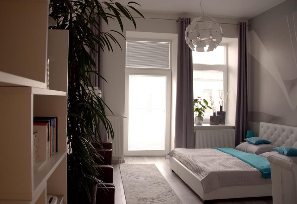 Photo of the whole room, Decorative detail