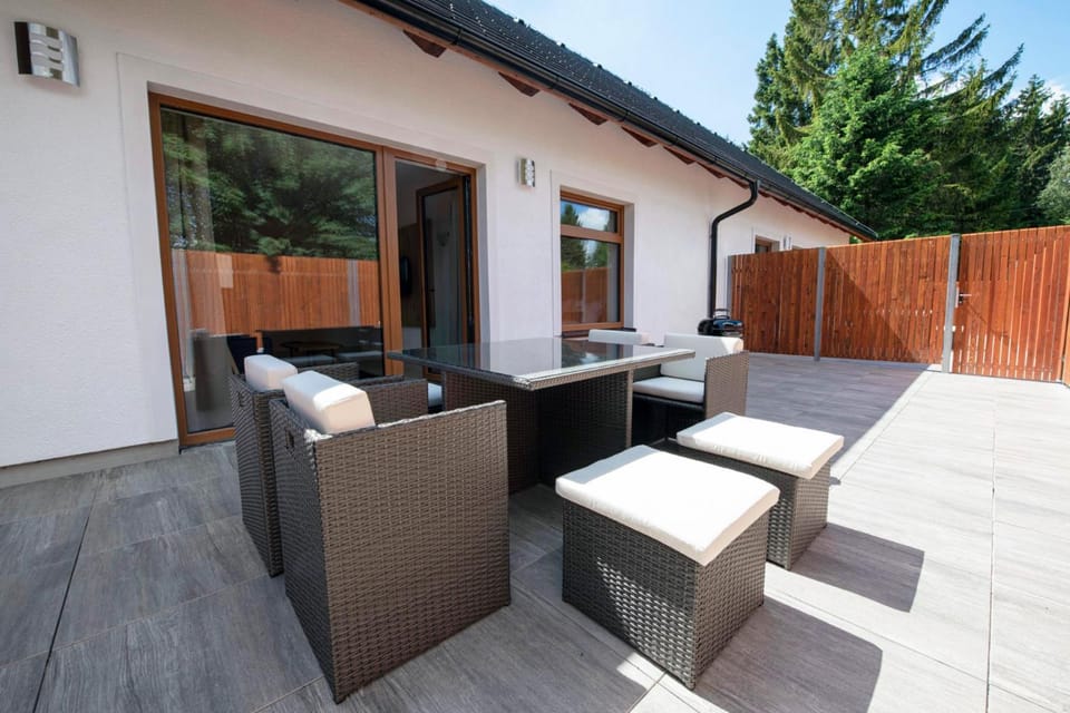 BBQ facilities, Balcony/Terrace, Seating area