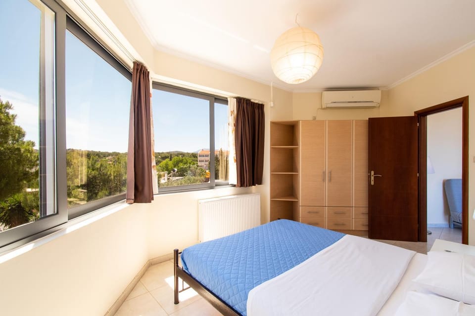 Bed, Photo of the whole room, Bedroom, Location