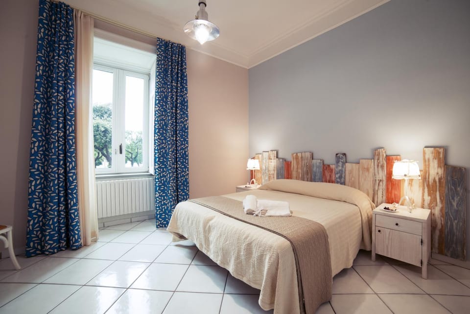 Bed, Photo of the whole room, Bedroom, City view, Sea view, internet, towels