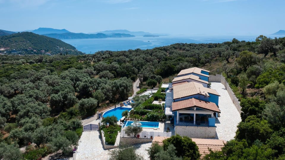 Bird's eye view, Pool view