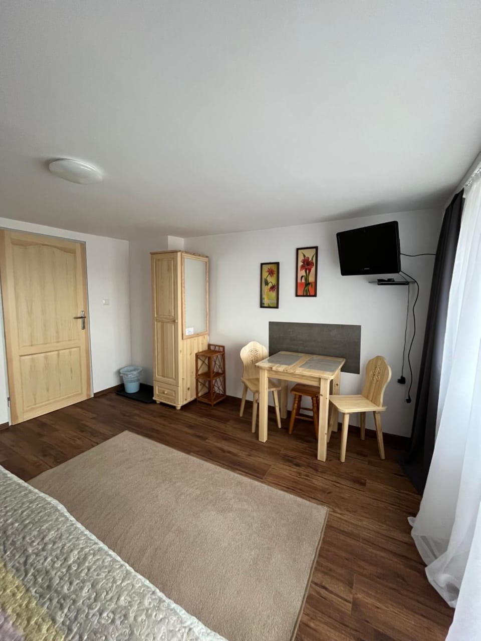 TV and multimedia, Photo of the whole room, Seating area