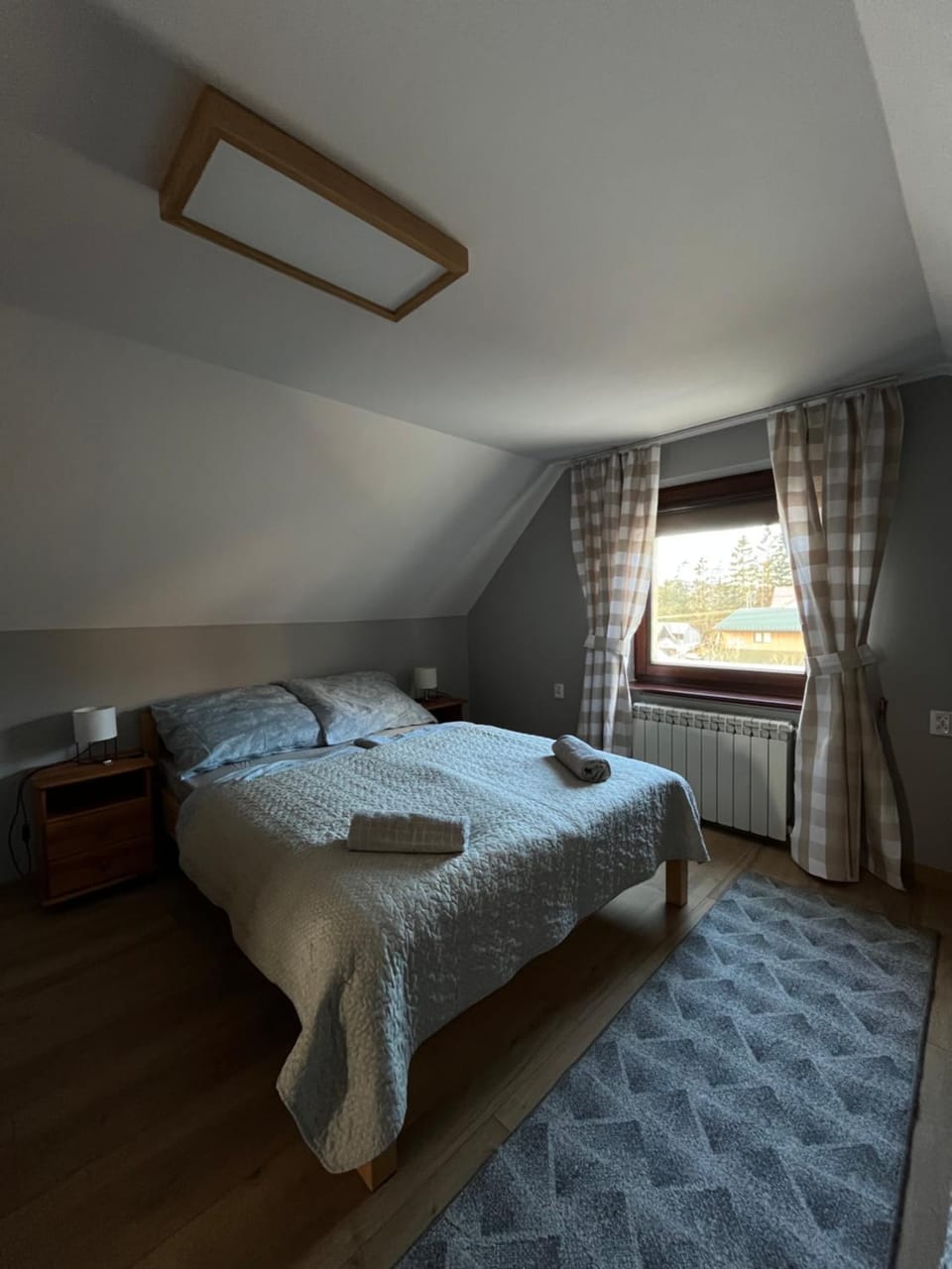 Bed, Photo of the whole room, Bedroom, towels