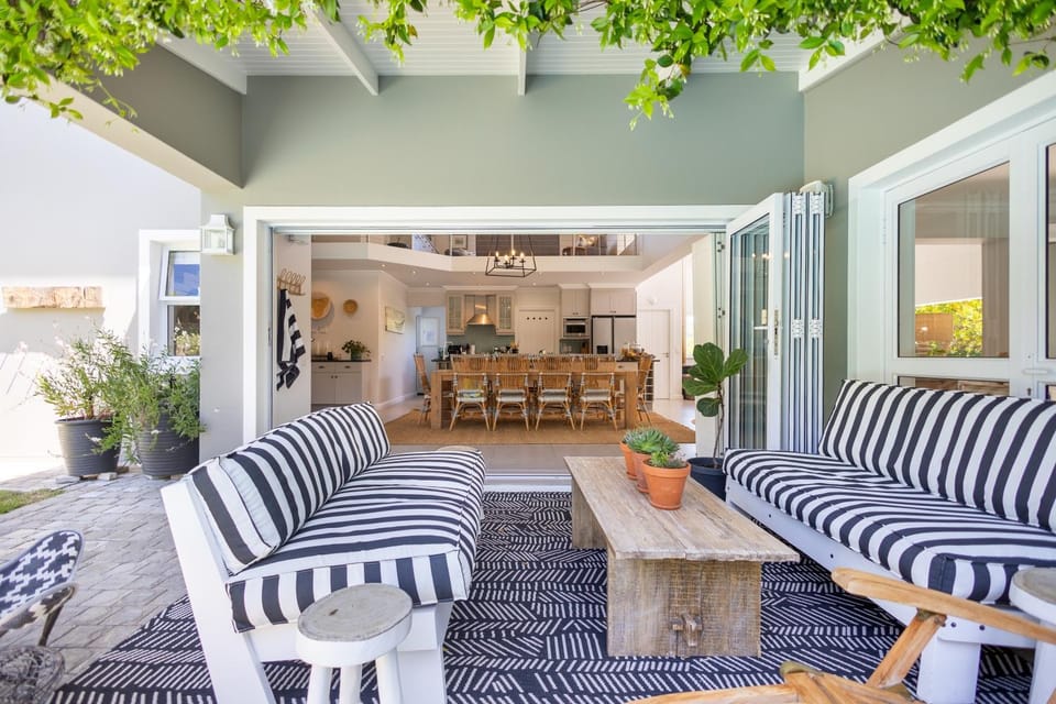 Patio, Seating area, Dining area
