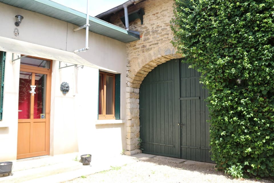 Patio, Facade/entrance