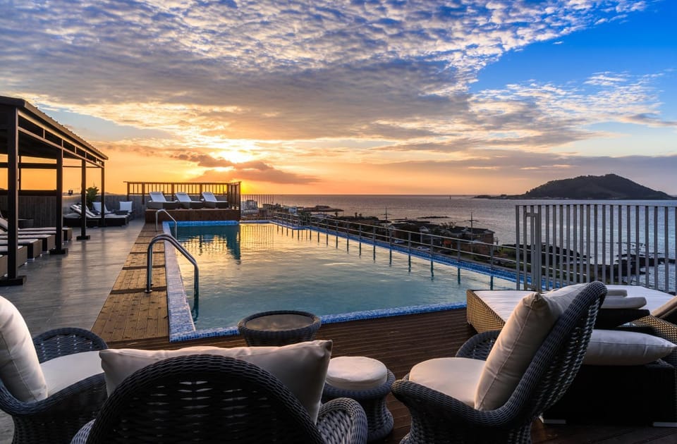 Autumn, On site, Pool view