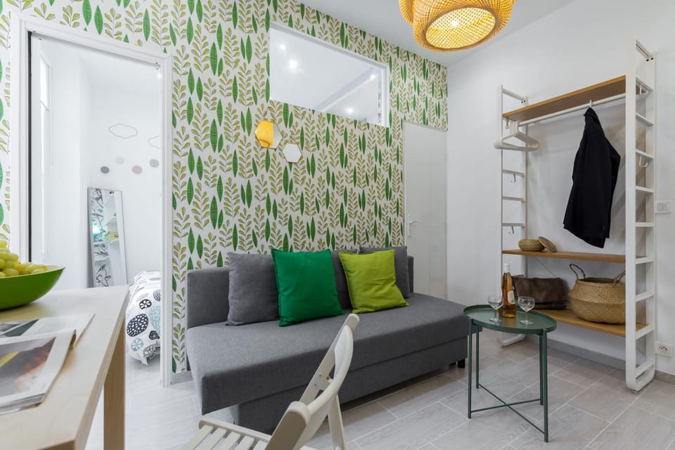 Bed, Living room
