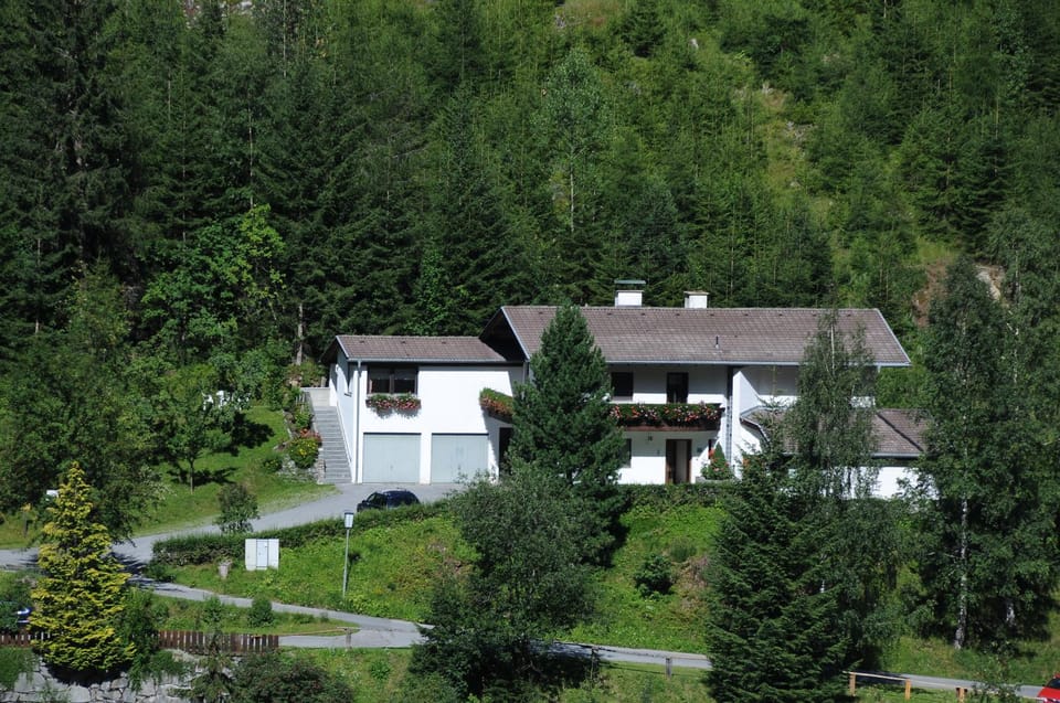 Property building, Day, Natural landscape, Mountain view