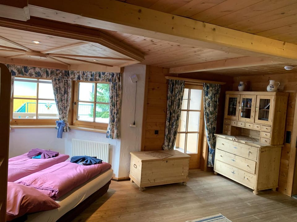 Living room, Photo of the whole room, Bedroom