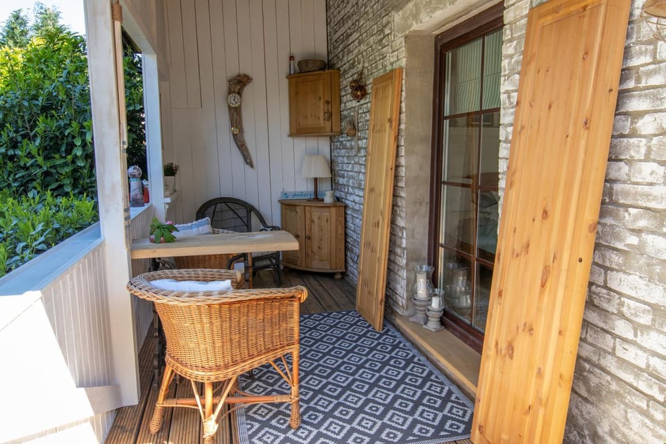 Property building, Balcony/Terrace, Seating area
