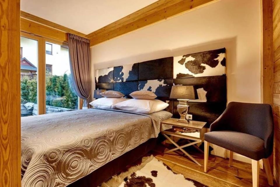 Bed, Living room, Photo of the whole room, Bedroom