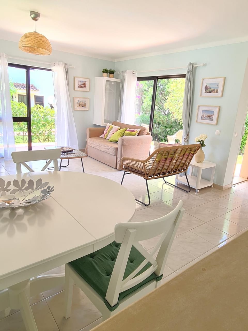 Communal lounge/ TV room, Living room, Dining area