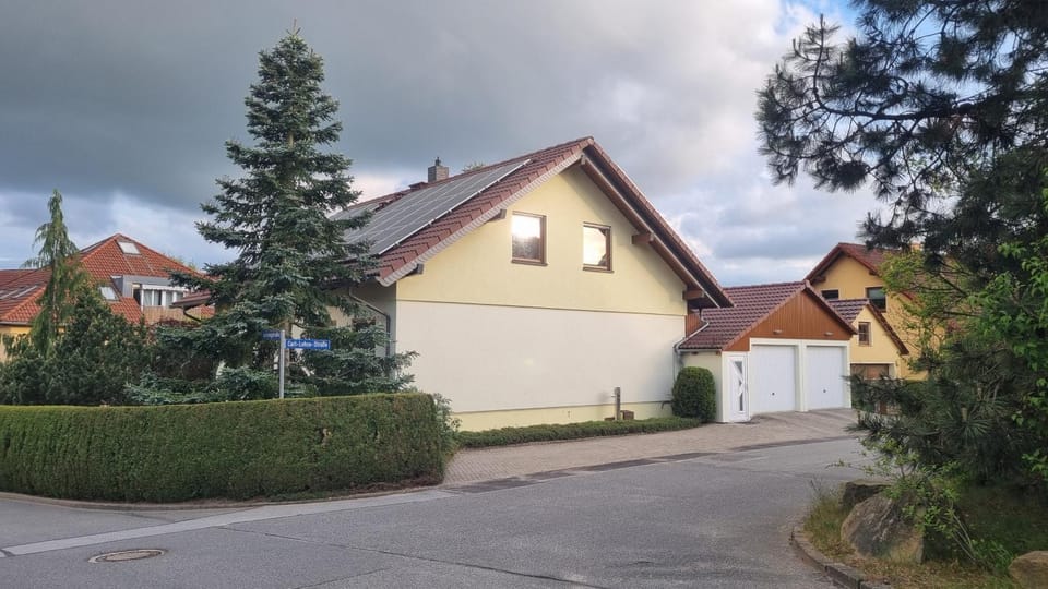 Property building, Neighbourhood, Street view, Parking