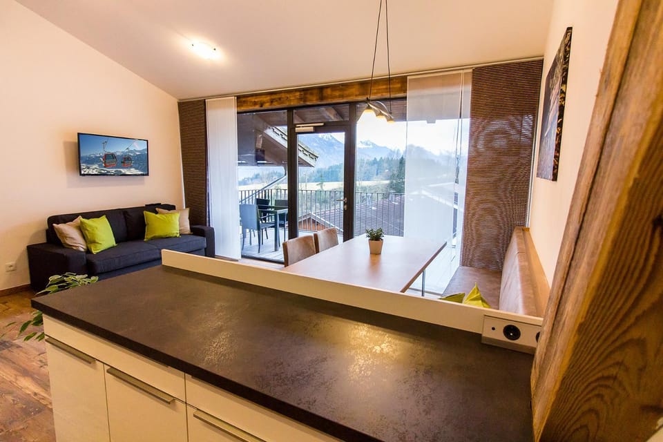 Balcony/Terrace, Balcony/Terrace, Kitchen or kitchenette, Living room, Dining area, Mountain view