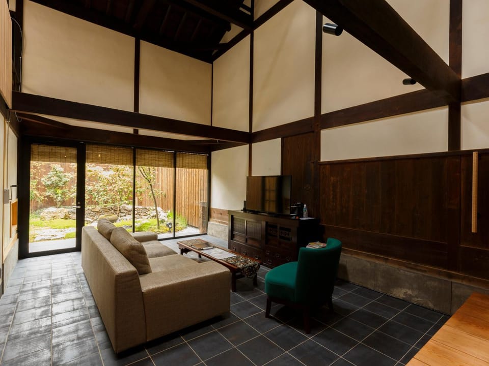 Living room, Photo of the whole room