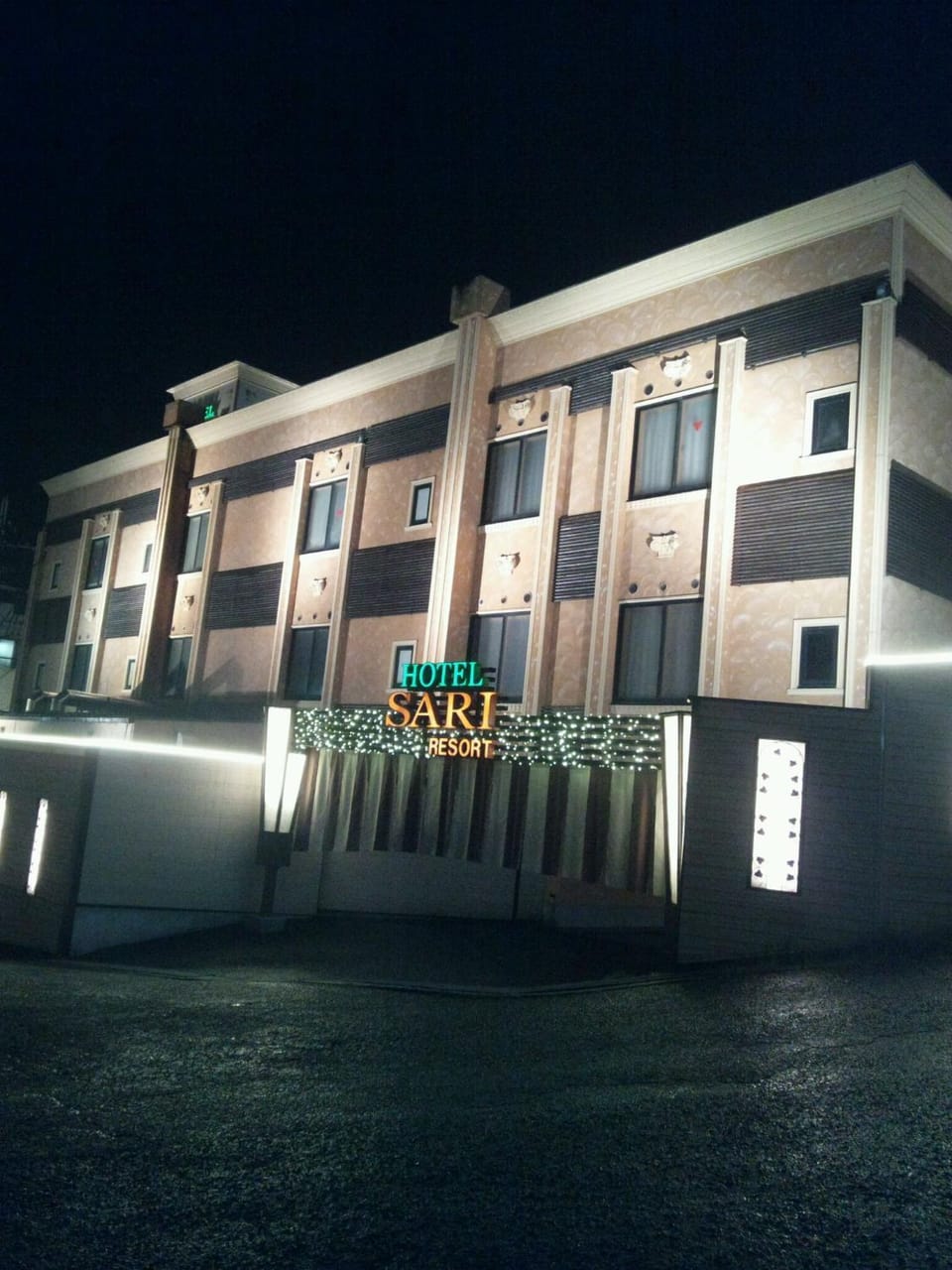 Facade/entrance