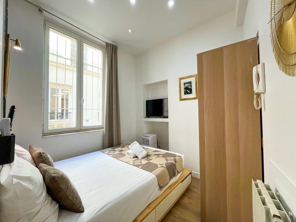 32 Atelier Paris Fashion Apartment in Paris